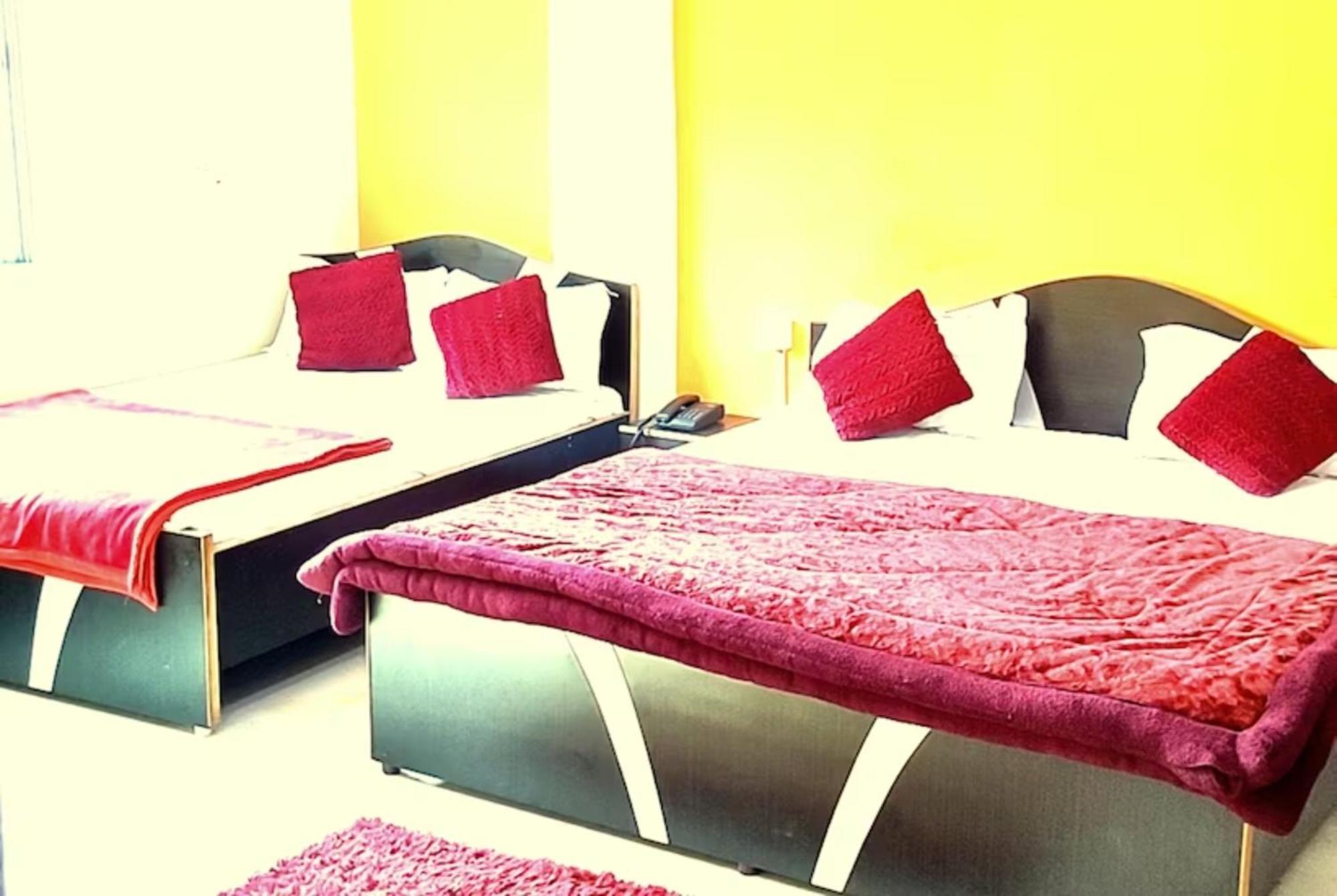 Hotel New Ashiyana Palace Near Ganga Ghat And Vishwanath Temple فاراناسي المظهر الخارجي الصورة
